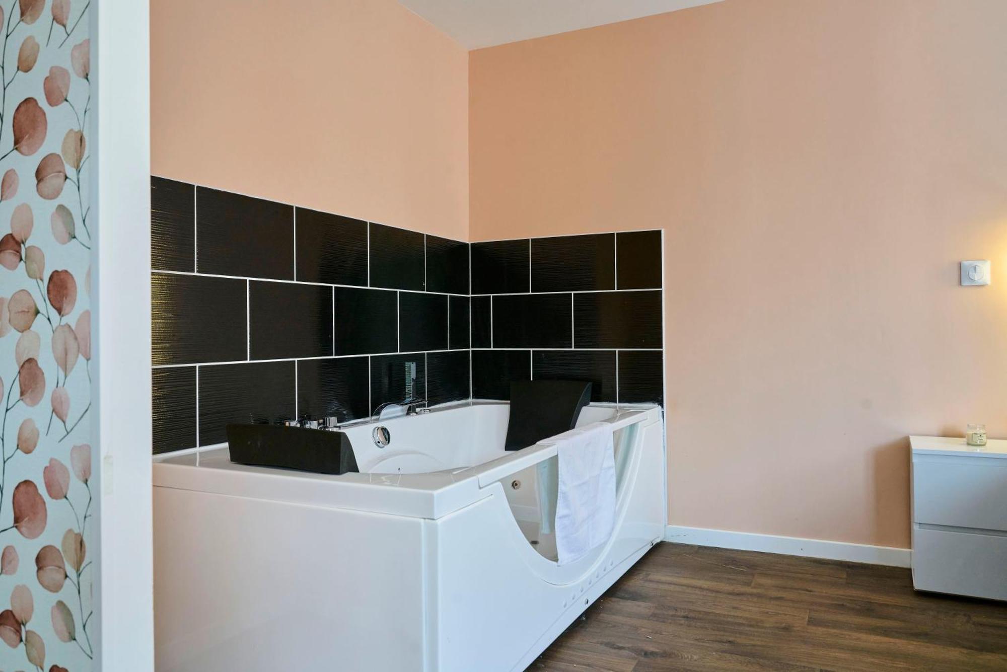 Ng Prestige L Lille L Tourcoing - Bouvines Balneo Apartment Exterior photo